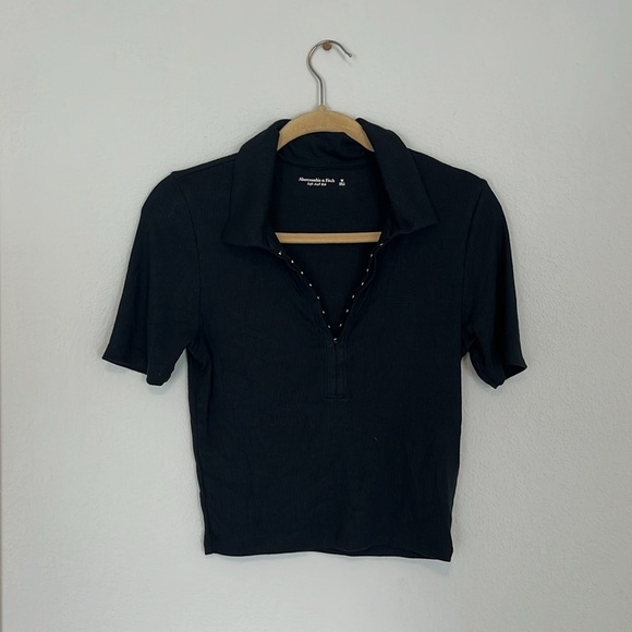 NWT Abercrombie + Fitch Hook-and-Eye Polo, Cropped | Size M | BLACK - Picture 3 of 5